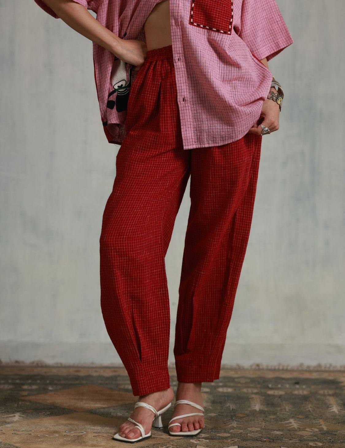 winglore-box-pleat-pants-red-checks-02.jpg