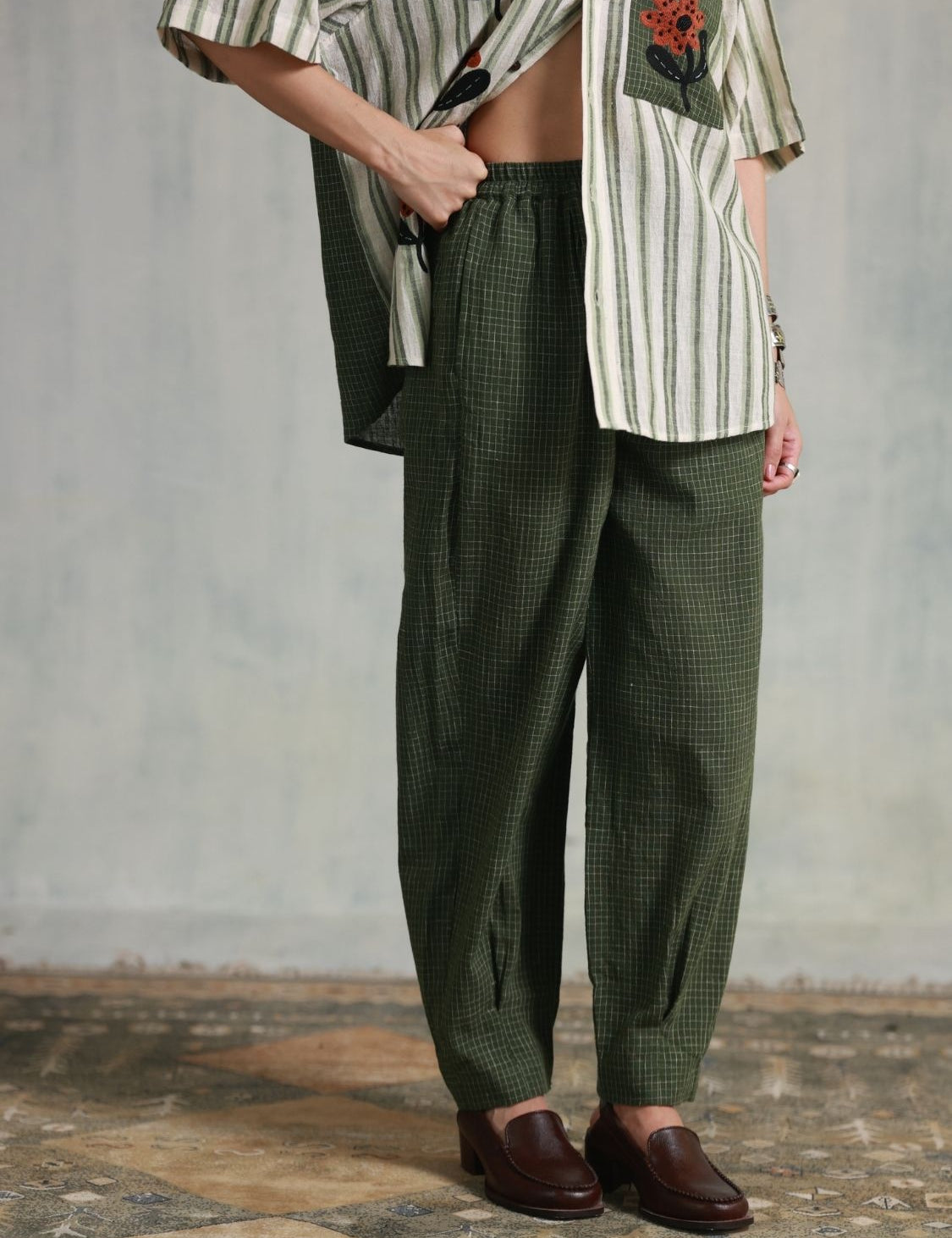 winglore-box-pleat-pants-women-green-checks-02.jpg