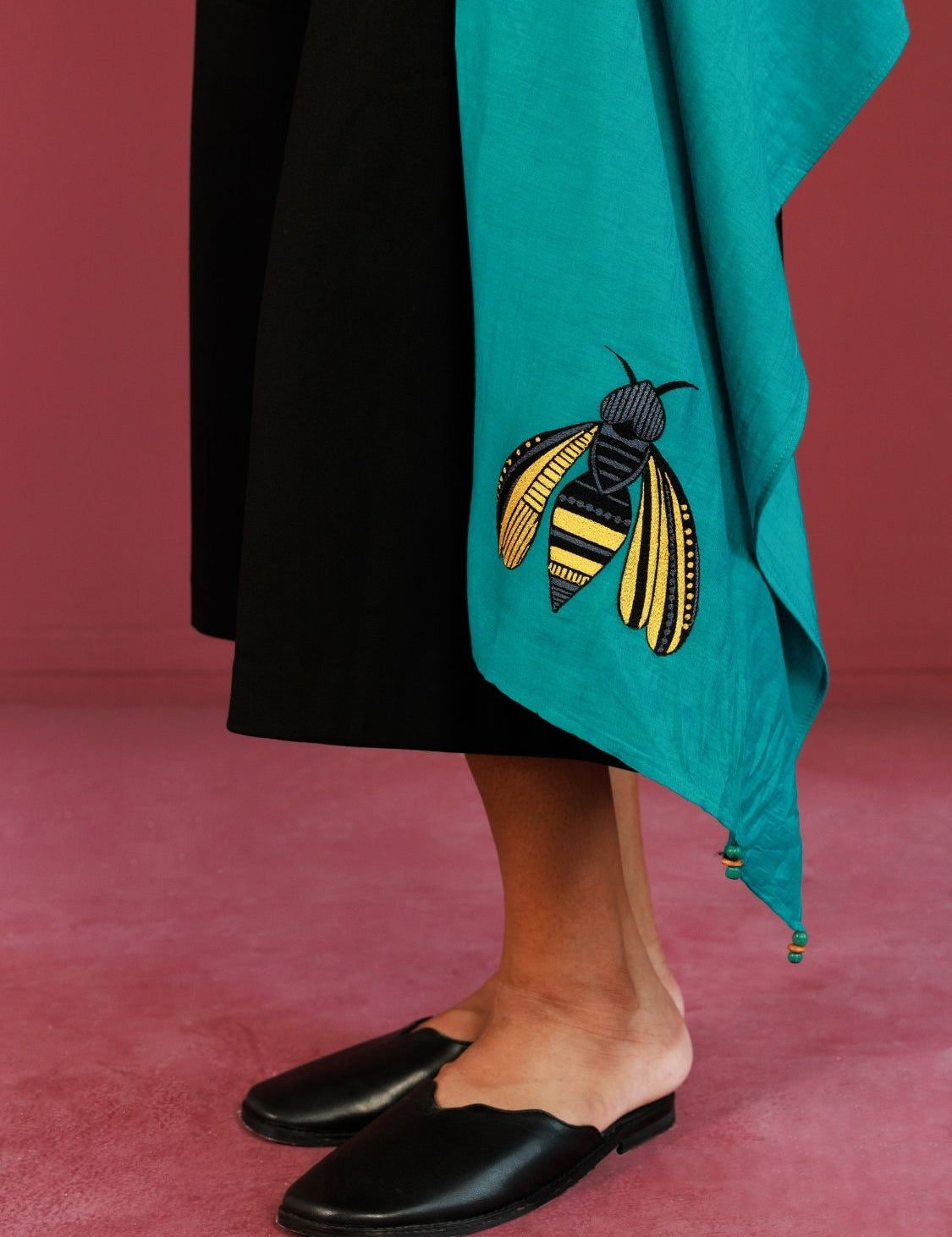 winglore-drapes-stoles-buzzed-on-teal-03.jpg