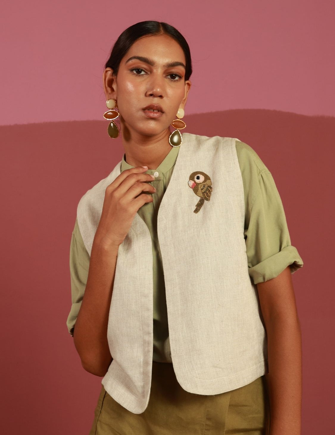 winglore-gilets-parakeetbeige-1.jpg