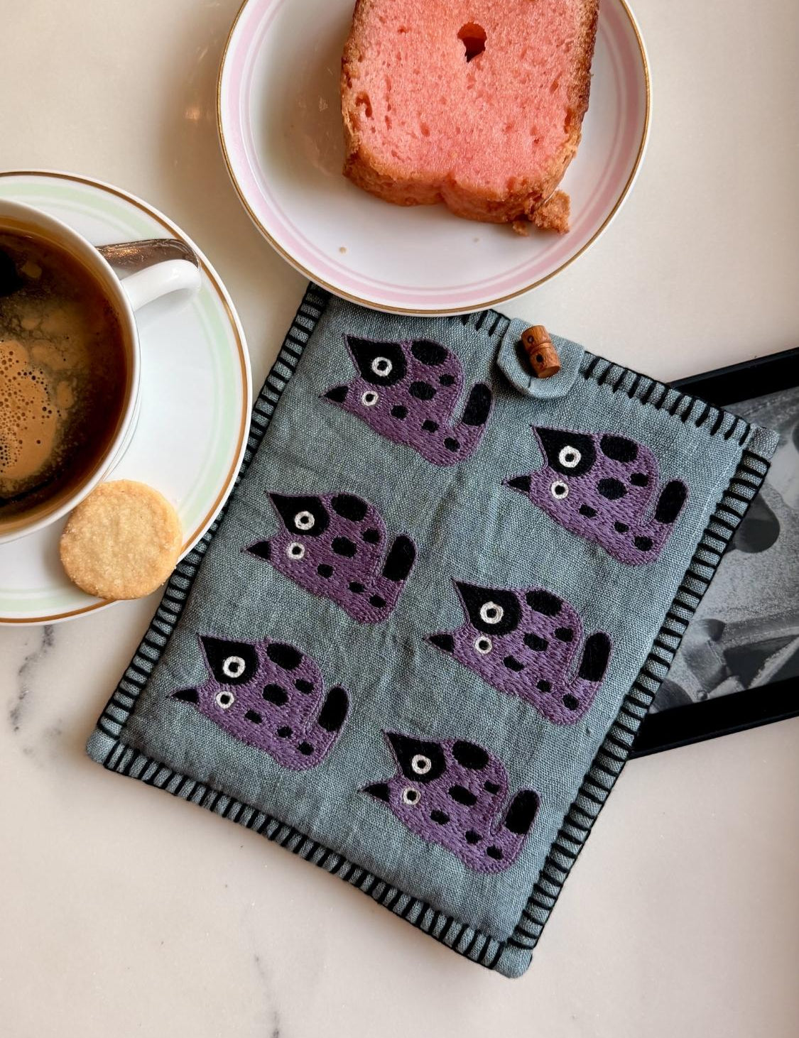 winglore-studio-kindle-sleeve-cats-01.jpg