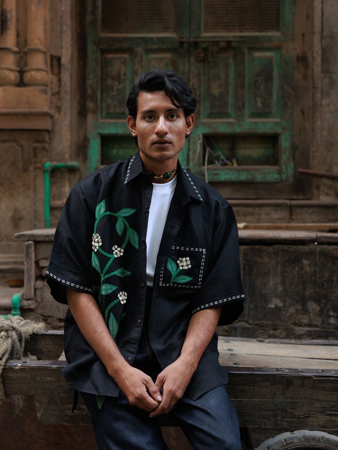 Vine Whisper (Black)